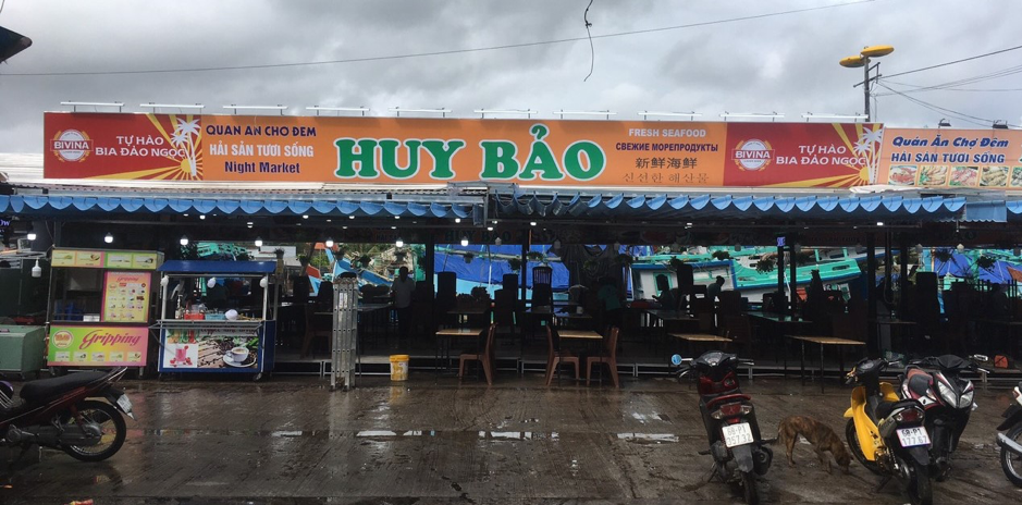 Bảng hiệu quảng cáo bạt Hiflex – NH Huy Bảo Chợ Đêm Phú Quốc